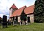 Ritze, Ortsteil von Salzwedel: Feldsteinkirche und Friedhof an der Chüdenallee.