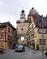 Rothenburg ob der Tauber, Röderbogen und Markusturm.JPG