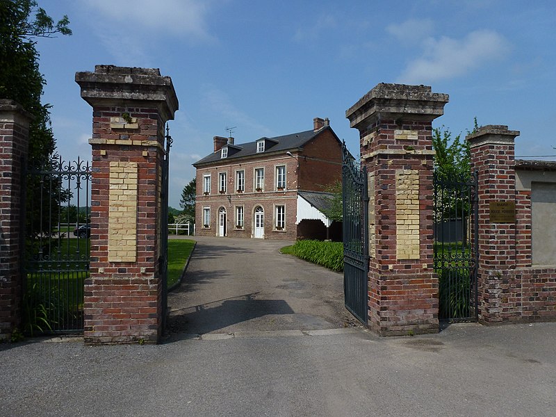 File:Rouge-Perriers (Eure, Fr) mairie.JPG