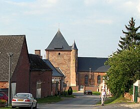 Saint-Algis église fortifiée (sud) 1.jpg