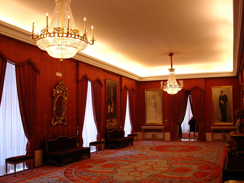 File:Salón con los retratos de los Reyes. Teatro Real. Madrid.jpg