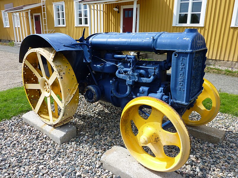 File:Salla Maaseutumuseo - Fordson.jpg