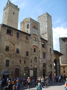 Place San gimignano de la tour de la citerne 08.JPG