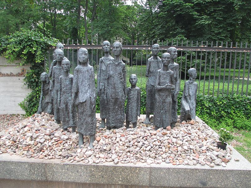 File:Sculpture at Jüdischer Friedhof Berlin-Mitte.jpg