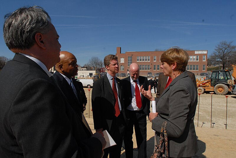 File:Secretary Shaun Donovan in Baltimore, Maryland (for tour of, and press conference promoting, the City Arts Apartments construction project in the Station North area of the city. The - DPLA - 1927a33672c5b05b3e3c7f0e6c490df7.JPG