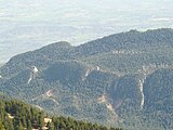 Serra dels Lladres (o de la Tossa, segons quin mapa que es miri) vista des dels Rasos de Baix, als Rasos de Peguera, baixant per la carena cap a l'estació d'esquí.