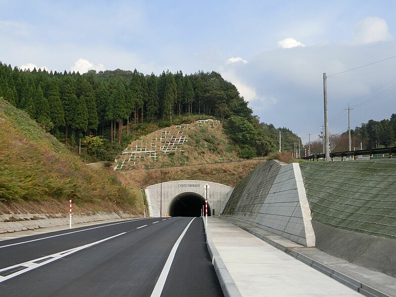 File:Shimizu-Tanoshima-Tunnel,2013-11-4,Shimizu.jpg