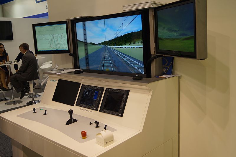 File:Siemens - symulator kolejowy Trako 2015 (Flyz1 WG 34-2015).jpg