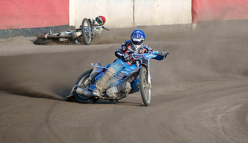 File:Speedway Extraliiga 22. 5. 2010 - Jari Mäkinen ja kaatuminen.jpg