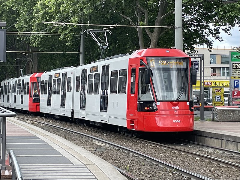 File:Stadtbahn HF6 Koeln.jpg