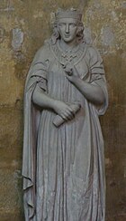 Statue Beatrice of Provence.jpg