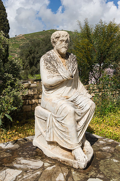 File:Statue philosophe assis Gortyn Crete.jpg