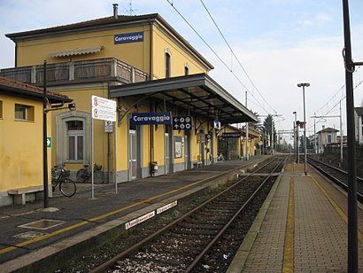 Come arrivare a Stazione Caravaggio con i mezzi pubblici - Informazioni sul luogo