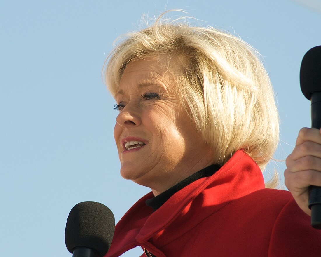 File:Sue Barker, October 2008.jpg