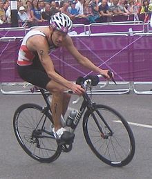 Photo de Sven Riederer, à vélo, pendant le triathlon