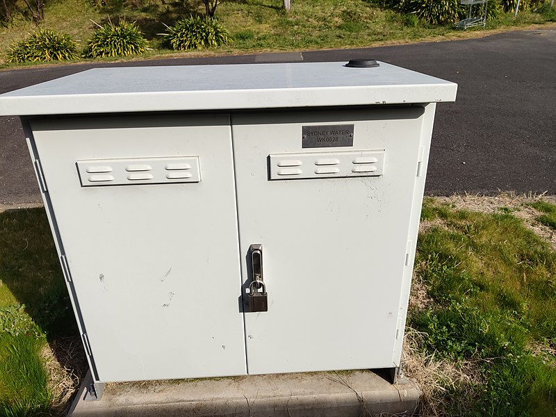 File:Sydney Water Equipment cabinet in Katoomba NSW.jpg