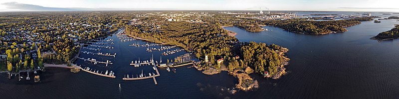 File:Syväraumanlahden pienvenesatama panorama.jpg