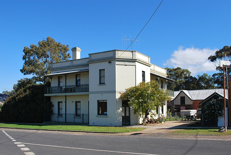 File:Tallarook Former Pub 001.JPG