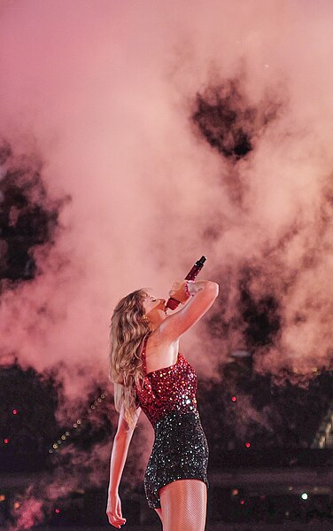 File:Taylor Swift The Eras Tour The Red Era Set (53109971409).jpg