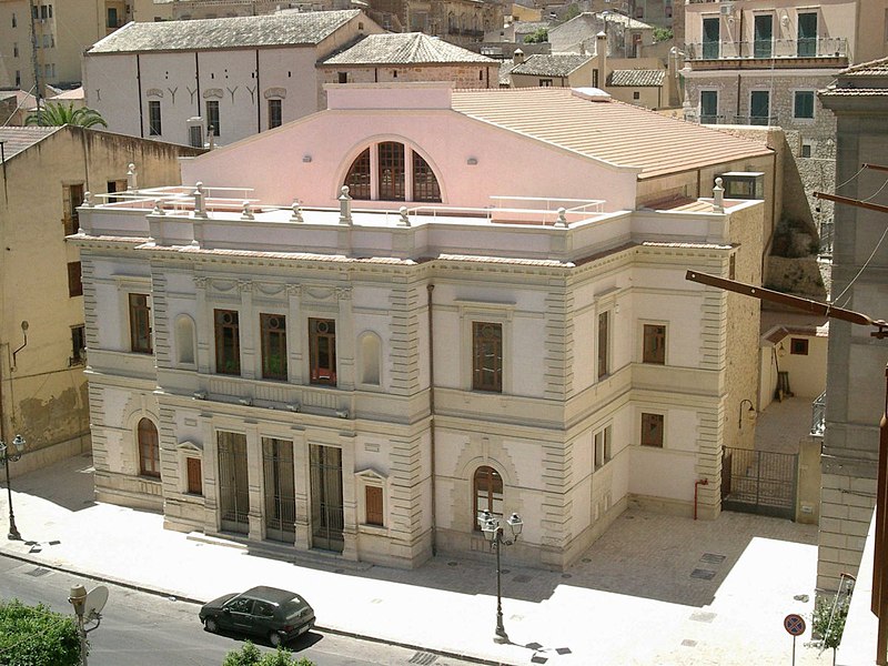 File:Teatro sociale restaurato.jpg