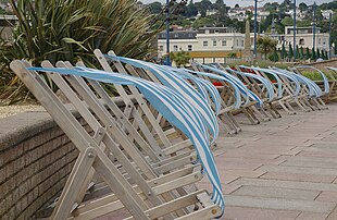 Chaises transats au vent à Teignmouth (Devon). (définition réelle 2 338 × 1 522)