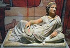 Terrakotta-Figur einer Etruskerin (Badisches Landesmuseum)