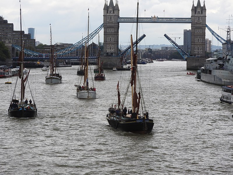 File:Thames barge parade - through Tower Bridge into the Pool as the bridge closes 6695.JPG