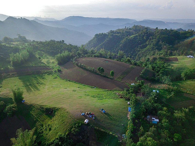 File:The Hills of Campinsa.jpg