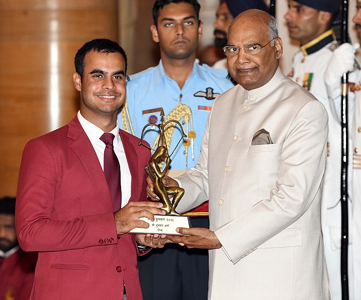 File:The President, Shri Ram Nath Kovind presenting the Arjuna Award, 2018 to Shri Shubhankar Sharma for Golf, in a glittering ceremony, at Rashtrapati Bhavan, in New Delhi on September 25, 2018.JPG