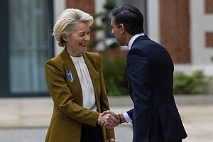 Rishi Sunak and Ursula von der Leyen in Windsor on 27 February 2023 to announce the finalised deal The Prime Minister welcomes the President of the European Commission (52715396793).jpg