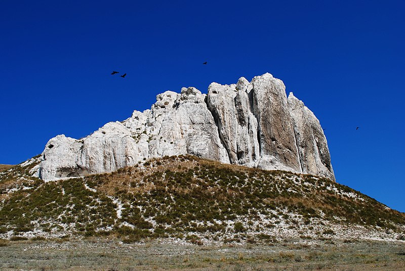 File:The rocky outcrop of the Upper Cretaceous.JPG