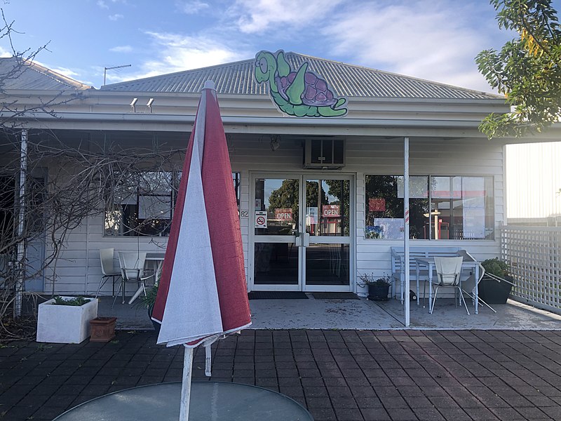 File:Ticklish Turtle cafe, Stratford, Victoria - June 2021.jpg