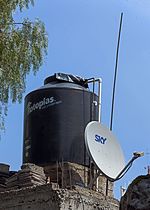 Thumbnail for File:Tinaco and satellite dish in Mexico City.jpg