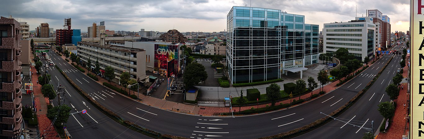 English: Kampachi-dori at dusk, seen from last floor of Haneda Inn hotel, Haneda, Japan.