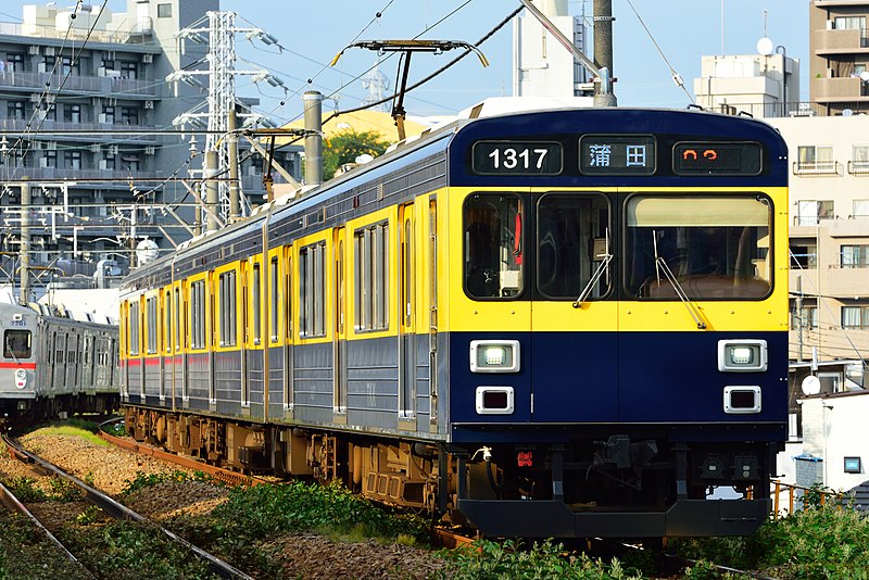 File:Tokyu 1000 series T.K.K. style 1017F 20160901.jpg