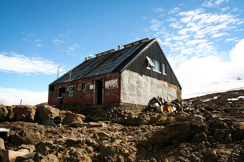 File:Tronador Mountain Hut.jpg