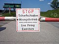 Einfahrt zu einer Schießbahn auf einem Truppenübungsplatz – realitätsnahe Ausbildung für die Streitkräfte der NATO in Deutschland
