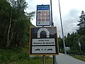 Panneaux routiers à l'entrée nord du tunnel.