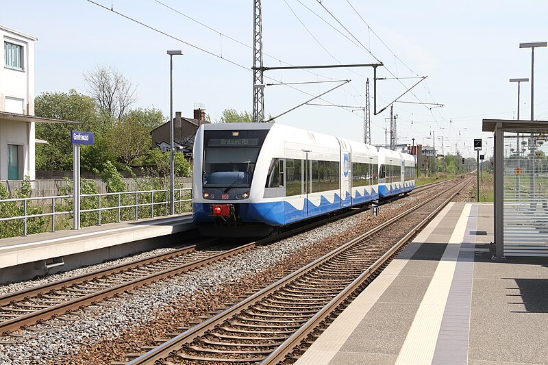 File:UBB nach Stralsund im Bahnhof Greifswald 01.JPG