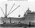 USS Western Light (ID-3300) handling cargo close-up.jpg