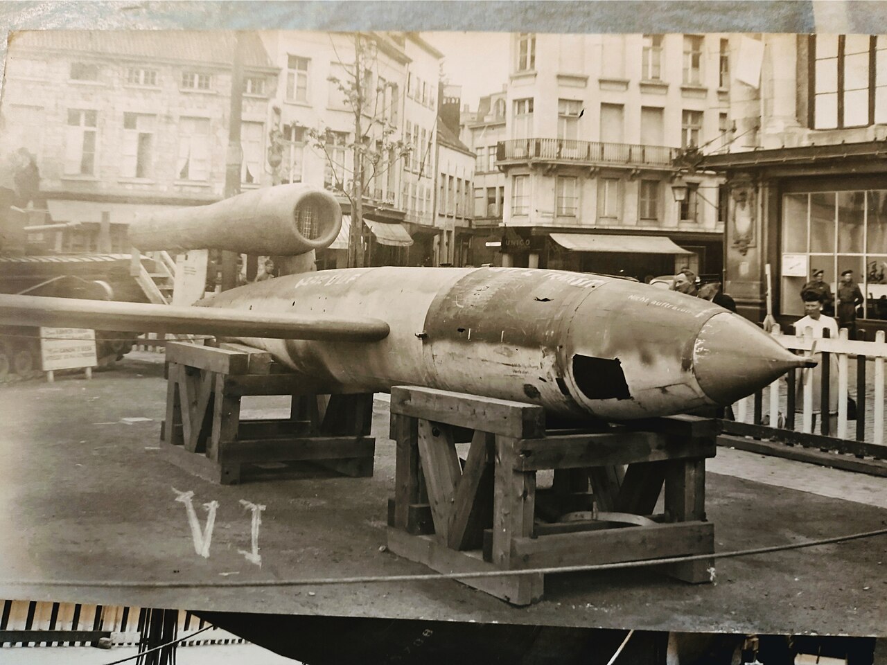 V-1 flying bomb - Wikipedia