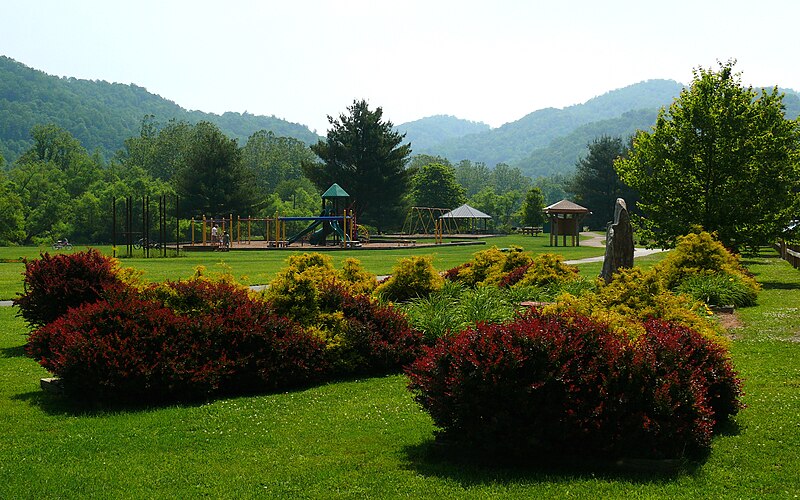 File:Valle Crucis Park-27527.jpg