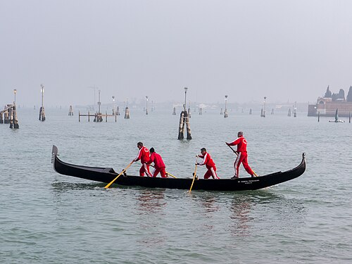 Rowers of the Remiera Francescana Veneziana during training