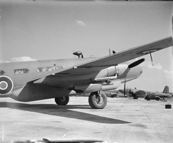 File:Vickers Warwick - Lyneham - Royal Air Force Transport Command, 1943-1945. CH18215.jpg