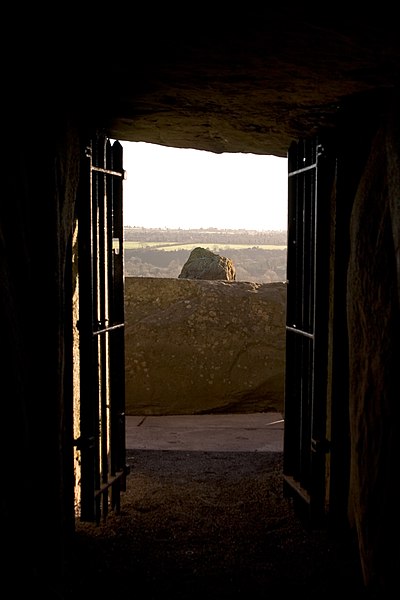 File:View from Newgrange burial chamber.jpg