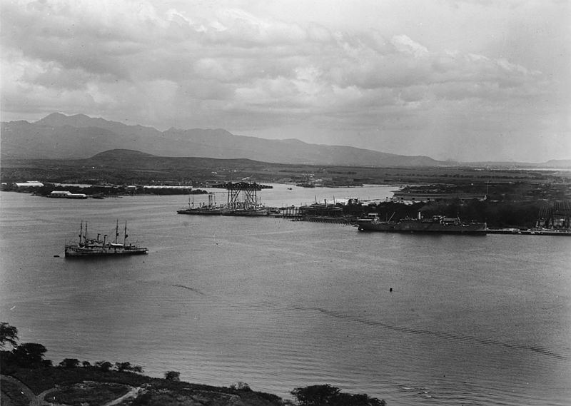 File:View of Pearl Harbor circa 1922, looking toward 1010 Dock and into the Southeast Loch.jpg