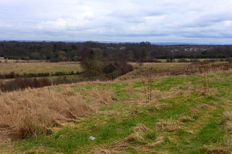 File:View to Back o'Hill - geograph.org.uk - 4875774.jpg