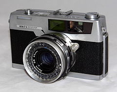 Vintage Petri 7s 35mm Film Rangefinder Camera, ATL (Around The Lens) Selenium Cell Light Meter, f2.8 Lens, Made In Japan, Produced From 1963 - 1973 (17220534782).jpg