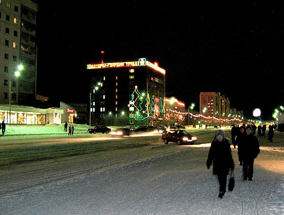 Веб камера воркуты в реальном времени. Воркута Полярная ночь. Воркута зима ночь. Здание Воркутауголь Воркута. Воркута белые ночи.