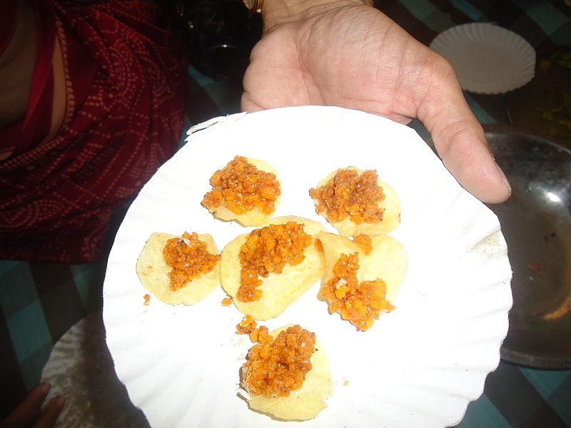 File:Wafers with halwa - cocktail falahar.JPG